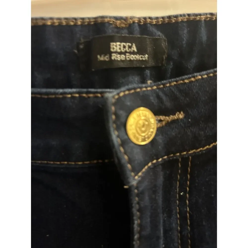 True Religion Becca Cuff Logo Jeans Oak Wash Size 28 Mid Rise Straight NWT $164 - Picture 5 of 8